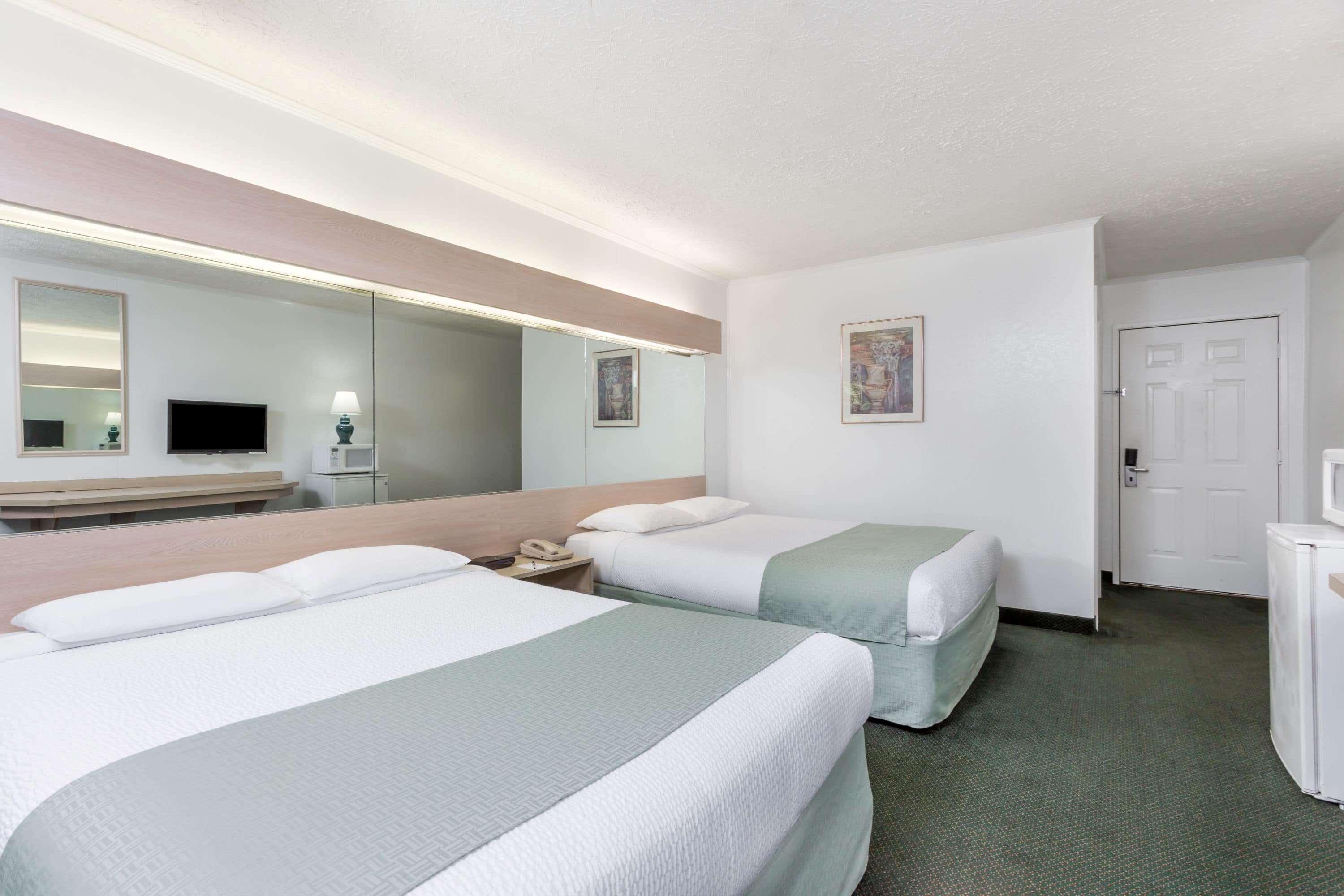 Microtel Inn By Wyndham Αθήνα Εξωτερικό φωτογραφία