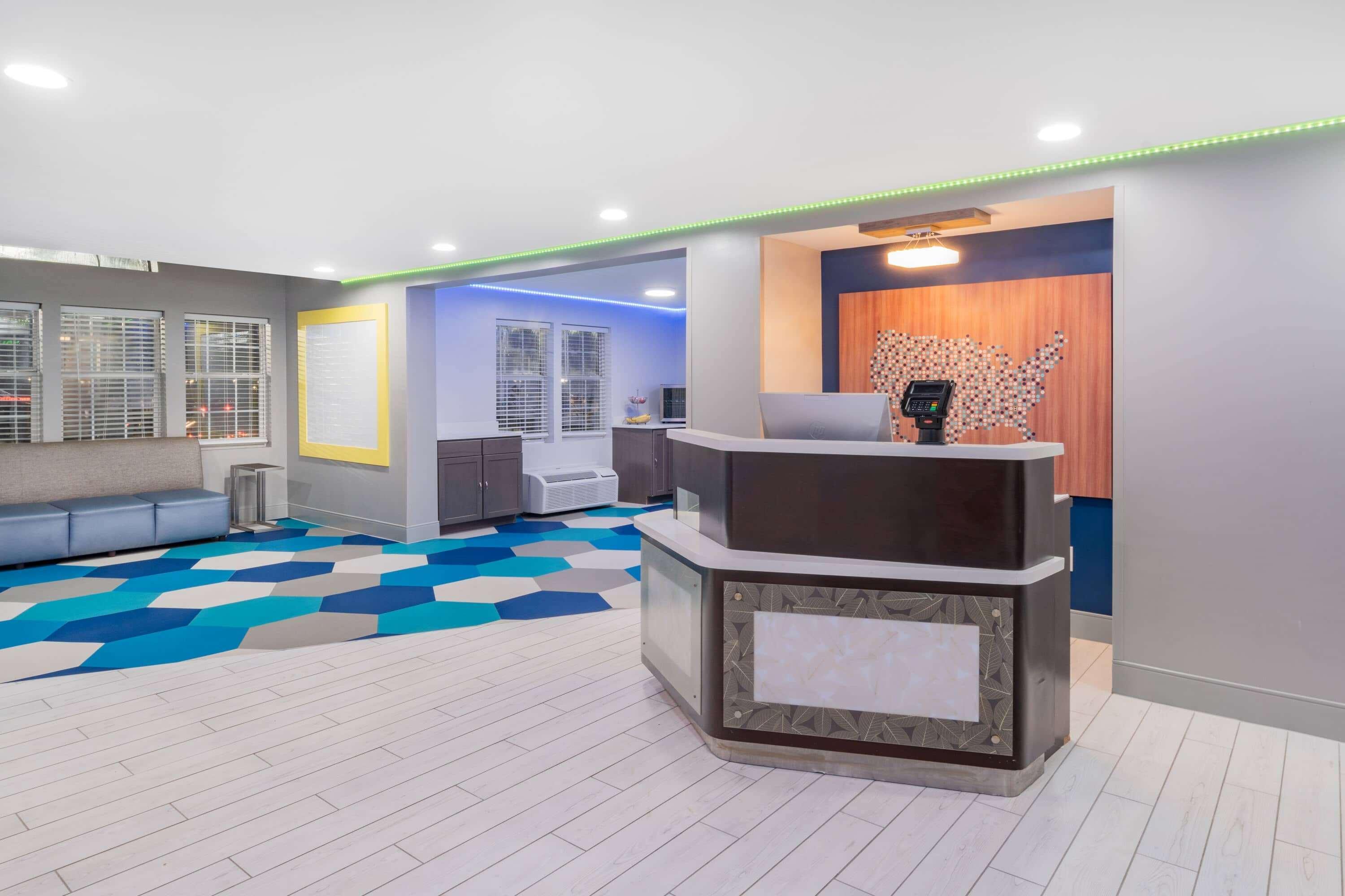 Microtel Inn By Wyndham Αθήνα Εξωτερικό φωτογραφία