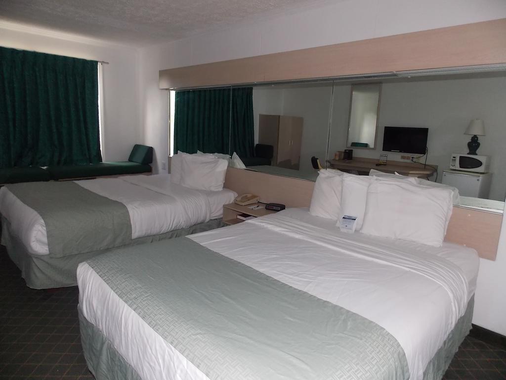 Microtel Inn By Wyndham Αθήνα Εξωτερικό φωτογραφία