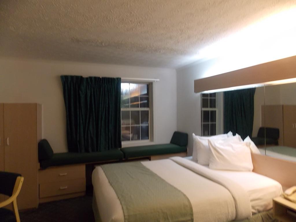 Microtel Inn By Wyndham Αθήνα Εξωτερικό φωτογραφία